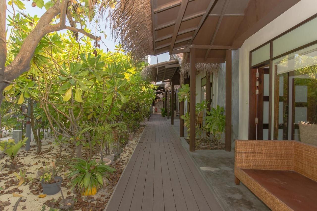 Premier Beach Gulhi Bagian luar foto