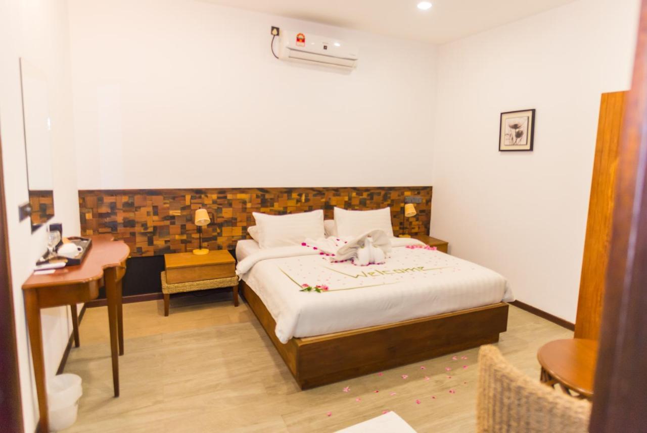 Premier Beach Gulhi Bagian luar foto