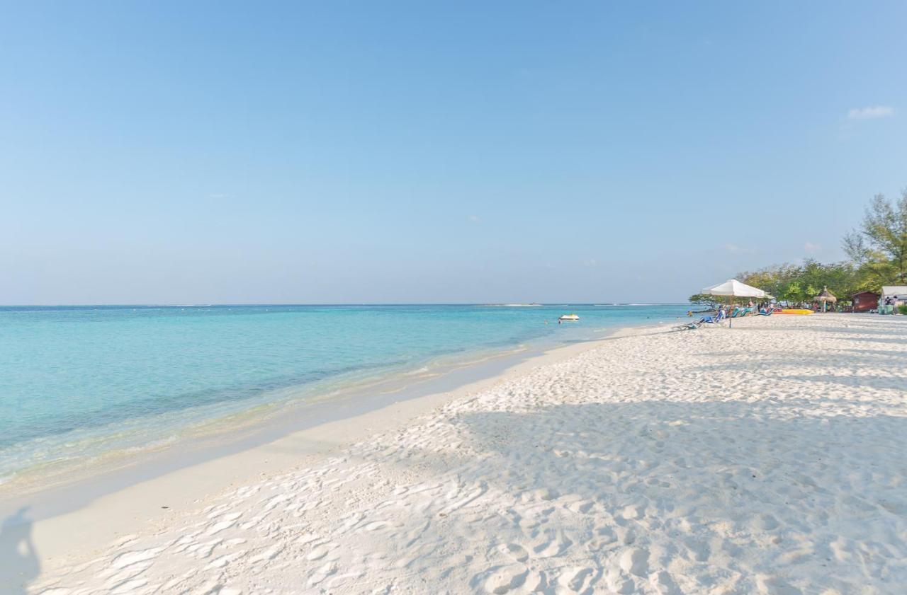 Premier Beach Gulhi Bagian luar foto