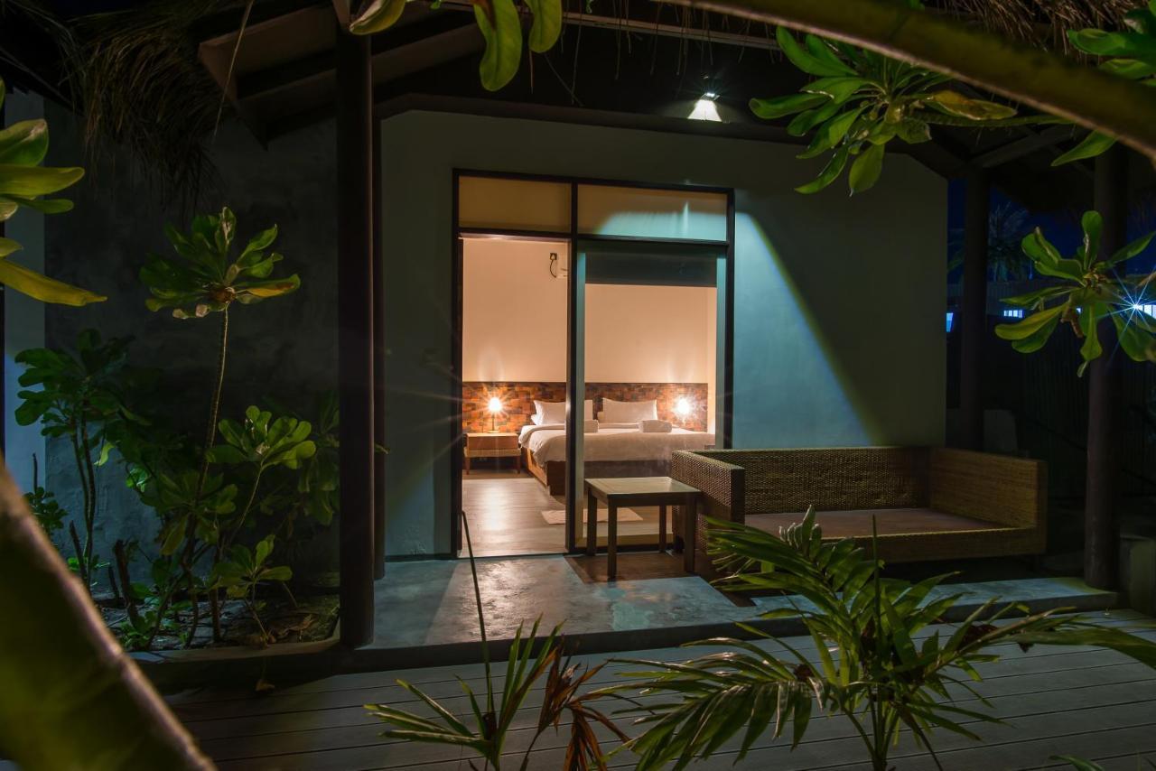 Premier Beach Gulhi Bagian luar foto